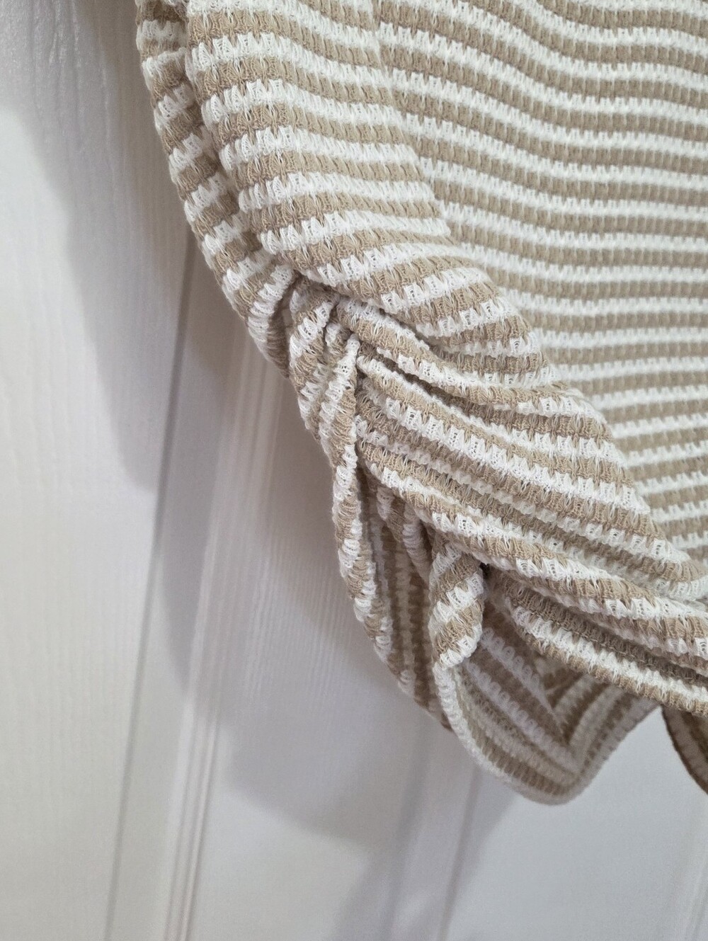 SHEIN Women's Beige & White Striped Scoop Neck Short Sleeve Top Size Small - Picture 5 of 8